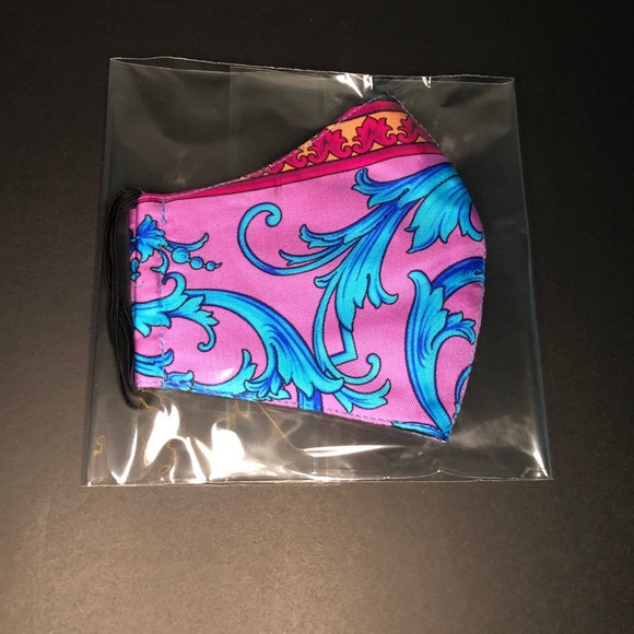 Versace face masks - Picture 2 of 3